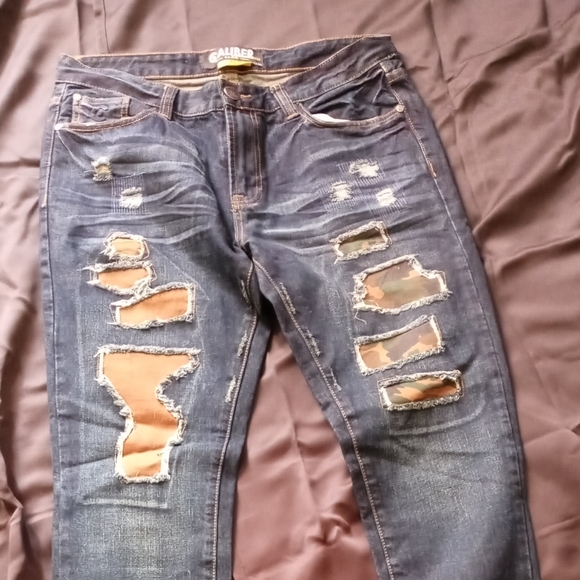 Ripped JEANS - Picture 1 of 2